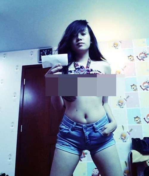 Bà Tưng (tên thật: Lê Thị Huyền Anh) là cái tên từng khiến cư dân mạng nhớ tới với vô vàn thị phi. Nhắc đến cô gái sinh năm 1993, người ta nghĩ ngay tới hình ảnh gợi cảm, vòng 1 "thả rông" kèm loạt phát ngôn gây sốc.