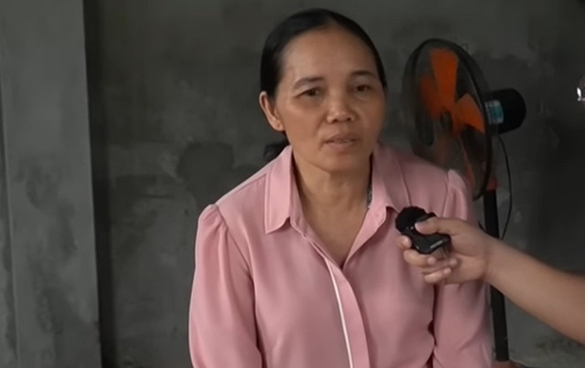 Anh Hậu quen biết vợ qua một người quen trong xóm. Chị quyết định nên duyên với anh bởi dù mù loà nhưng rất chịu thương chịu khó, tính tình hiền lành dễ mến. Cả 2 cùng nhau cố gắng vun vén, làm ăn. Thậm chí có lúc 2 vợ chồng còn vào nam để lạp nghiệp.