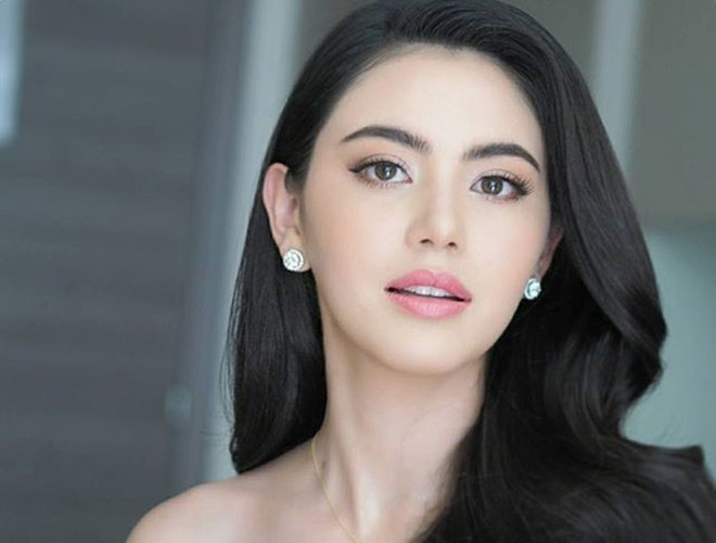 Năm 2013, Mai Davika trở thành ngôi sao đắt giá nhất Thái Lan nhờ vai diễn Nak -trong Tình người duyên ma, đóng cùng tài tử điển trai - Mario Maurer