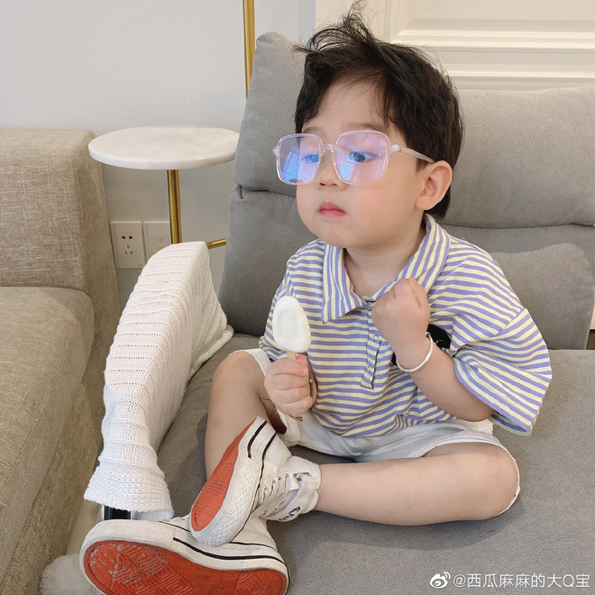 Ăn mặc style chuẩn trai Hàn với đầy đủ phụ kiện nhé.