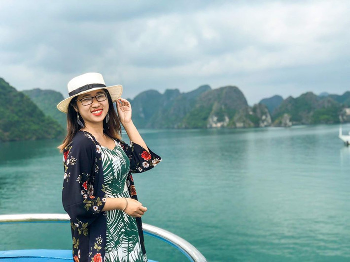Từ năm 2 đại học, Trang nhận nhiều công việc để trang trải cho bản thân, có một chút gửi về cho gia đình. Vì đi làm sớm và có quan điểm tiết kiệm, cô rất trân trọng từng đồng tiền kiếm ra, cuộc sống hầu như chỉ xoay quanh công việc. Cứ như vậy suốt 4 năm đại học.