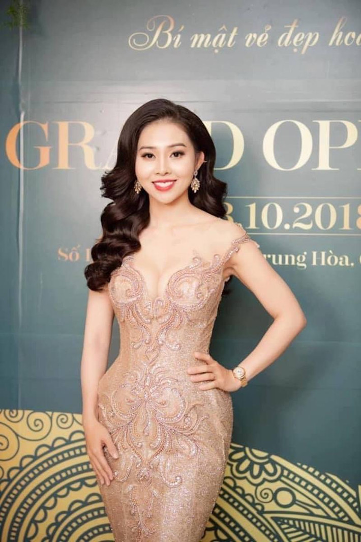 Đi vào hoạt động chưa được 1 năm thì tháng 5/2019, thẩm mỹ viện của bà Nguyễn Hoài Thương "dính phốt" khi quảng cáo dịch vụ làm đẹp có xuất sứ từ động vật khi chưa được Sở Y tế cấp phép.