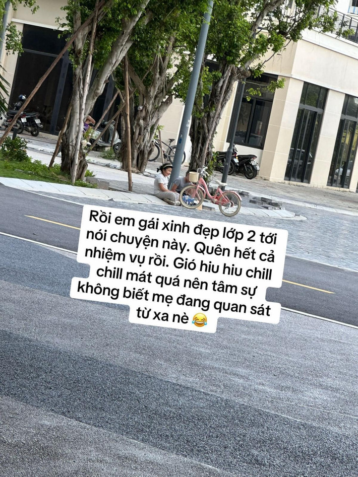 Cậu bé cảm thấy xấu hổ khi bán ở nơi đông người nên chọn bán ở đây.