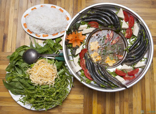 68 Hoàng Cầu. Đây là một trong những quán lẩu cá kèo ngon ở Hà Nội. Quán có khuôn viên rộng rãi, khang trang, ngồi được ở cả trong nhà lẫn bên ngoài thoáng mát, phù hợp với nhiều mục đích khác nhau từ hẹn hò, ăn gia đình, họp lớp hay liên hoan công ty.