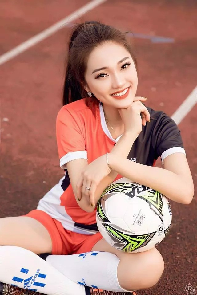 Đầu tháng 5/2019, cặp đôi dính tin đồn rạn nứt khi mỹ nhân 9X liên tục đăng trạng thái buồn bã. 3 tháng sau đó Văn Đức công khai bạn gái mới và kết hôn sau đó ít lâu. Đến hiện tại, Ngọc Nữ vẫn không công khai có mối quan hệ tình cảm nào trên mạng xã hội. Cô nàng xây dựng hình tượng độc thân, xinh đẹp, thường xuyên đăng "caption thả thính".