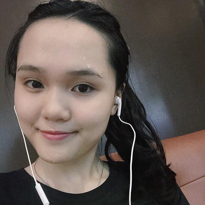 Có khuôn mặt xinh đẹp nên vợ Duy Mạnh không ngần ngại khoe mặt mộc, hình chụp ở nhà,....