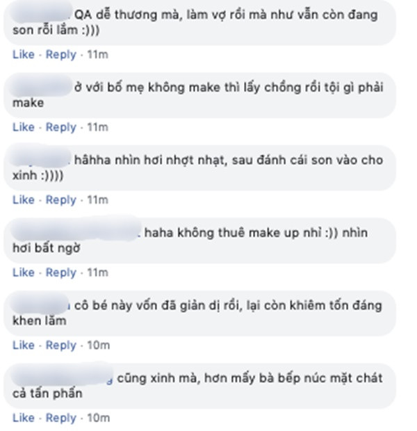 Mặc dù xuất hiện kém xinh nhưng vợ Duy Mạnh vẫn được người hâm mộ khen ngợi hết lời. Mặt mộc mà vẫn dễ thương, trẻ trung và không có sự khác biệt quá nhiều so với khi trang điểm như vậy là đã quá xuất sắc rồi.