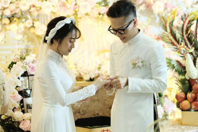 Tháng 9/2019, ái nữ nhà Minh Nhựa là Joyce Phạm (SN 1999) lên xe hoa với Tâm Nguyễn, cũng là một thiếu gia có tiếng tại TP HCM. Thời điểm đó, hot girl chỉ mới 20 tuổi nên việc kết hôn của cô nàng nhận phải nhiều tin đồn không hay, cho rằng cô nàng "cưới chạy".