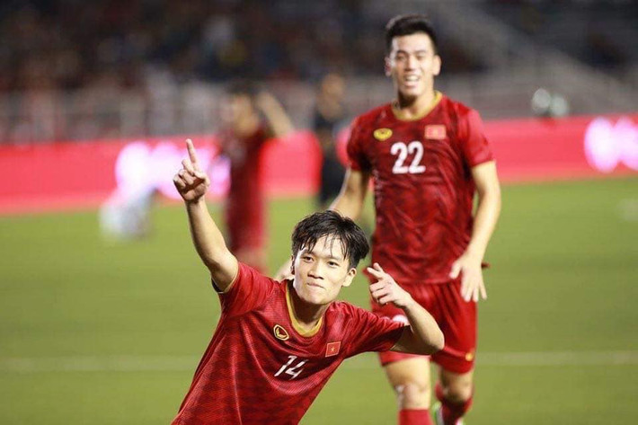 Trong trận ra quân của U23 Việt Nam gặp U23 UAE tại VCK U23 Châu Á, các cầu thủ áo đỏ đã có mộn trần hoà đầy tiếc nuối. Ở 10 phút cuối cùng của trận đấu, các học trò của HLV Park Hang-seo đã khiến nhiều người kinh ngạc vì thinh thần thi đấu, Hoàng Đức cũng là một trong những cầu thủ được chú ý trong trận tối 10/1.