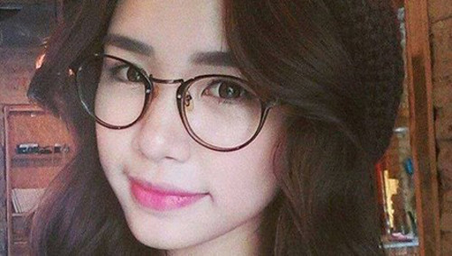 Đinh Hồng Anh. Cô gái trẻ sinh năm 1995 đã bỏ hai trường là ĐH Công đoàn và ĐH Hòa Bình để theo đuổi công việc tự do. Ngay cả khi trở thành hoa khôi trường ĐH Hòa Bình, Hồng Anh vẫn quyết định từ bỏ giảng đường. Hồng Anh lựa chọn quê hương Hải Phòng là nơi lập nghiệp.