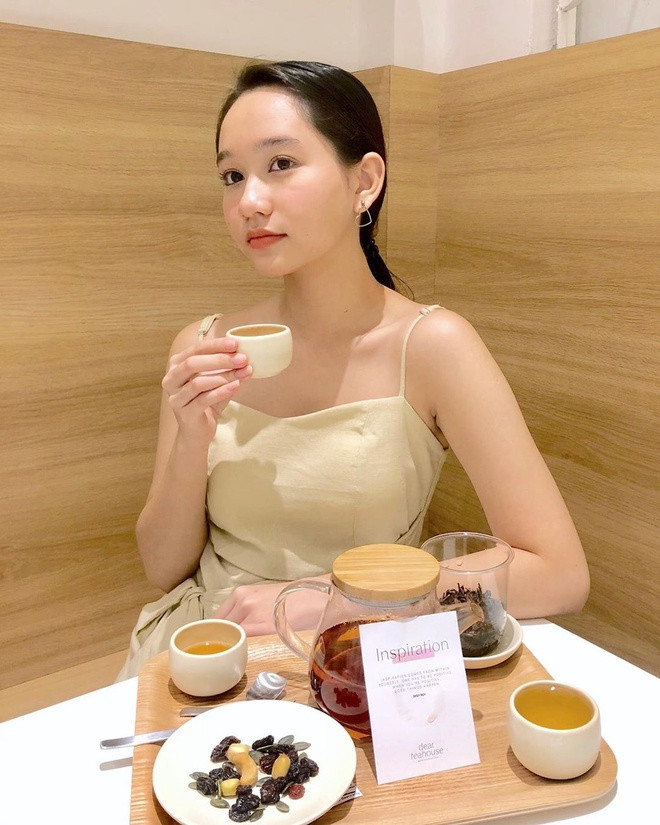 Bên cạnh nhan sắc xinh đẹp, Trúc Anh còn có gu thời trang dịu dàng, nữ tính phù hợp với lứa tuổi.