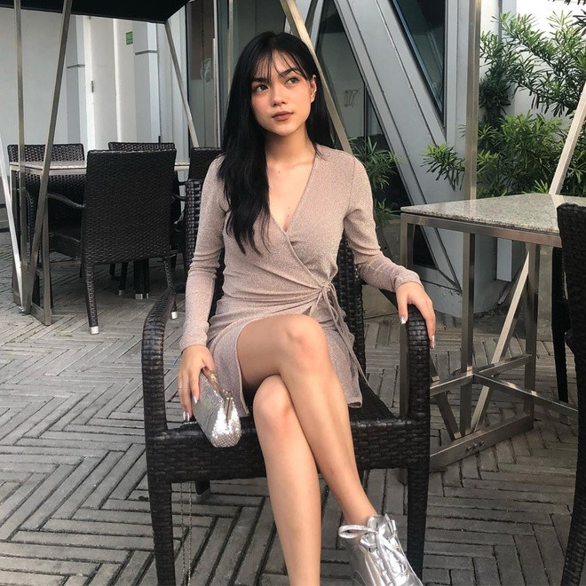 Có lẽ bởi mang dòng máu Mỹ trong mình nên Rich Kid không thích nước da trắng bóc cùng vẻ đẹp ngây thơ, đáng yêu thường thấy ở các thiếu nữ Châu Á. Thay vào đó cô nàng theo đuổi phong cách sexy với nước da nâu khoẻ khắn, phong cách trang điểm và ăn mặc quyến rũ.