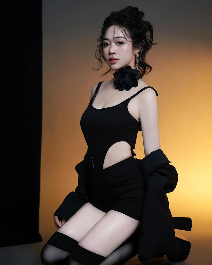 Để giữ được thân hình chuẩn chỉnh, Hằng Habi thường xuyên đến phòng tập gym và có chế độ ăn uống hợp lý.