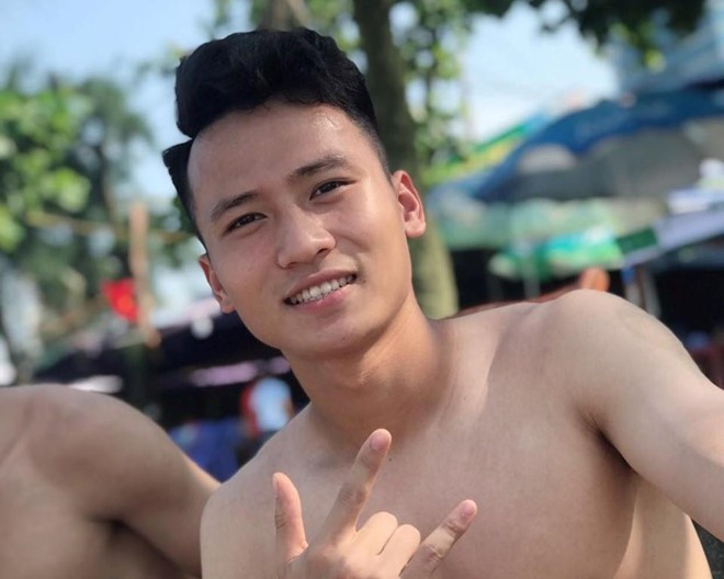 Sở hữu chiều cao 1m78, khá thấp so với các thủ môn khác như Bùi Tiến Dũng, Đặng Văn Lâm,...nhưng Lâm "con" được đánh giá là có phản xạ bóng nhanh, khả năng ra vào hợp lý.