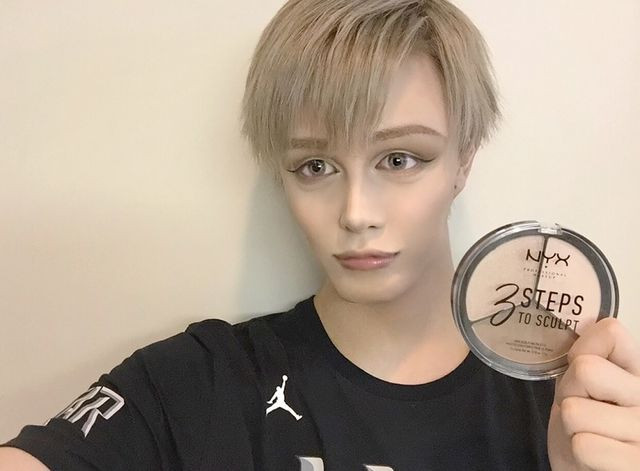 Trước kia, Matt có ngoại hình khá đẹp trai, nước da ngăm đen. Tuy nhiên sau khi can thiệp thẩm mỹ, trông anh không khác gì một búp bê sống, nhiều người thậm chí còn cho rằng trông anh rất đáng sợ.