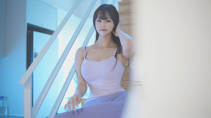 Cô nàng sở hữu chiều cao 1m68. Điều khiến netizen ấn tượng ở cô nàng là cô có một thân hình mảnh mai nhưng vòng 3 siêu khủng.
