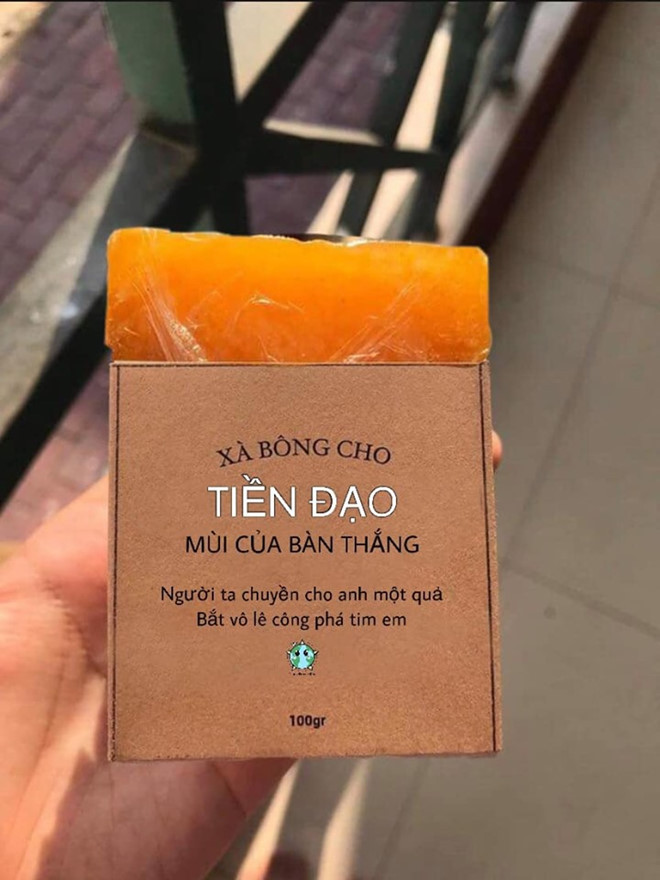 Trên diễn đàn "Đưa đội tuyển Việt Nam đi khắp thế gian", loạt ảnh "xà bông thả thính" dân chuyên phiên bản bóng đá khiến dân mạng thích thú.