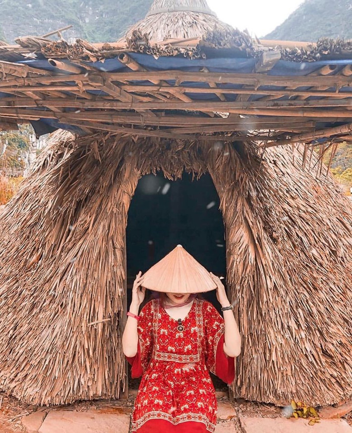 Tuy nhiên, cũng có những ý kiến cho rằng, việc tháo dỡ phim trường nhằm bảo vệ nguyên vẹn di sản văn hóa Tràng An là điều hết sức cần thiết.