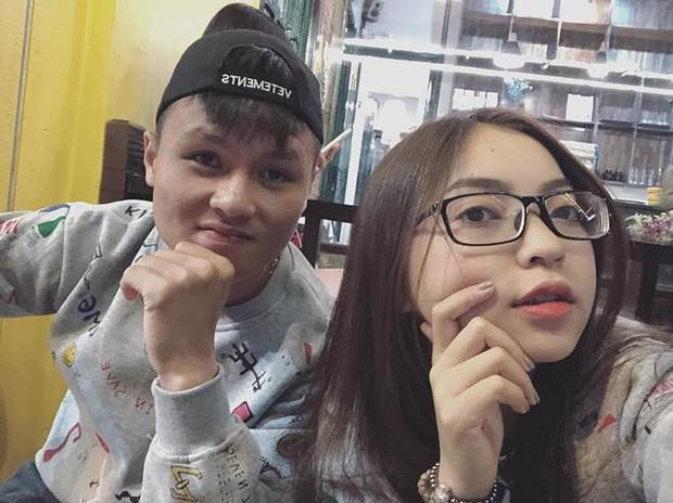 Quang Hải và Nhật Lê là cặp đôi cầu thủ - WAG được người hâm mộ chú ý hơn cả. Trong quãng thời gian yêu nhau, cả hai thường xuyên bày tỏ tình cảm trên mạng xã hội. Thế nhưng vào tháng 10, thôn tin cặp đôi đã "đường ai nấy đi" khiến nhiều người bất ngờ.
