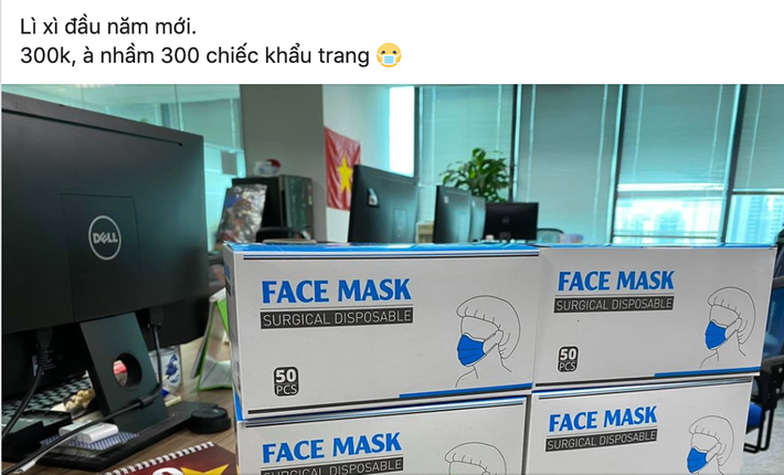 Thưởng Tết, lì xì đầu năm của cơ quan là 4 hộp khẩu trang phòng virus corona vô cùng có ích, sử dụng được ngay mà lại đảm bảo cho sức khoẻ của bản thân. Ảnh: Tuấn Mark.
