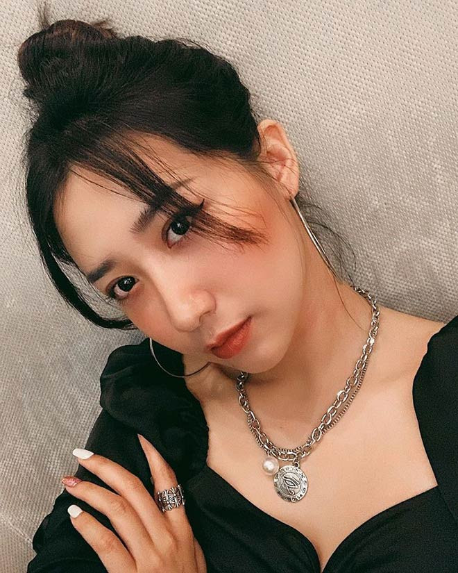 Chia sẻ khi tham gia Người ấy là ai, Kiều Ly cho biết mình từng trải qua một mối tình 3 năm với một nhiếp ảnh gia ở Đà Lạt. Nhưng do sự khác biệt về suy nghĩ và định hướng tương lai nên cặp đôi quyết định chia tay.