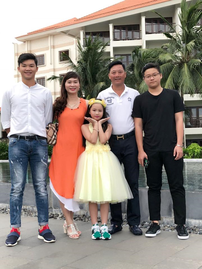 Tổ ấm của HLV Lê Huỳnh Đức khiến ai nấy đều ngưỡng mộ. Con trai thứ 2 của ông là Lê Trung Hiếu hiện cũng đang học tập tại Úc.