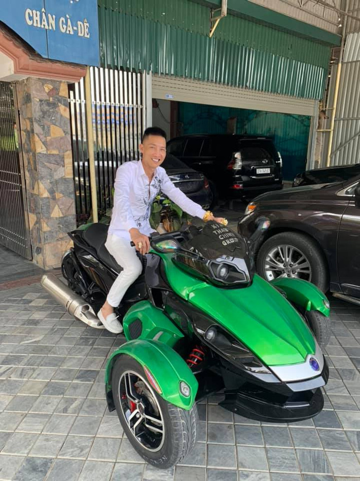 Những chia sẻ của Huấn Hoa Hồng nhận chỉ trích gay gắt từ CĐM vì ngang nhiên công khai sử dụng ma túy và gieo vào đầu khán giả ý nghĩ sai lệch về chất cấm này.