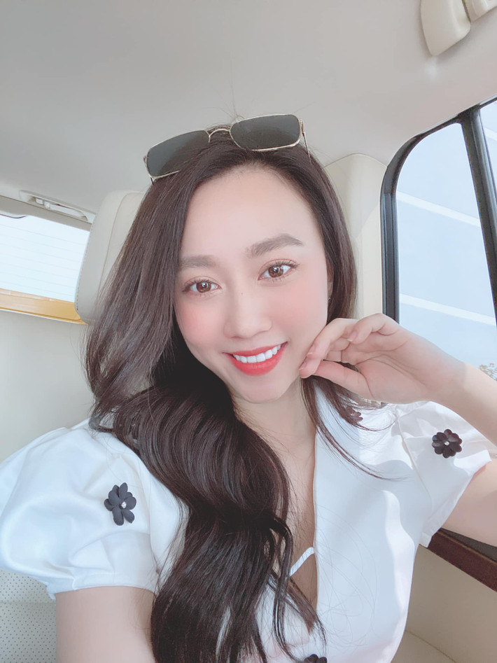 Dù bắt đầu nói chuyện chưa lâu nhưng Hồng Loan cho biết mỗi khi có dịp cả hai đều hẹn gặp, thậm chí khi cô đi công tác tại Hà Nội, nếu tiện, Tiến Linh cũng sẽ tới đây để gặp gỡ cô nàng.