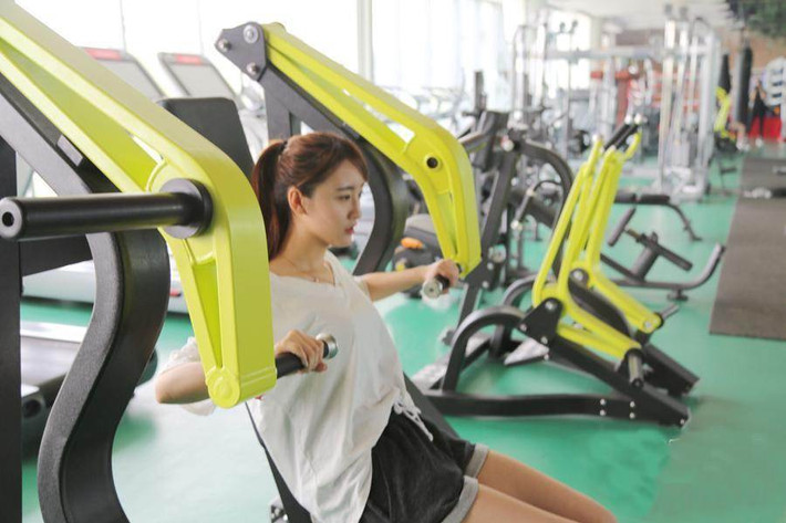Để đảm bảo sức khỏe làm việc, học tập, hot girl 9X này cũng có hẳn một chế độ tập luyện thể dục rõ ràng.
