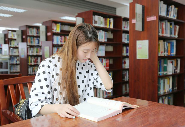 Tuy bận rộn với cửa hàng riêng nhưng hot girl này vẫn không hề sao lãng việc học tập. Duy trì cả công việc kinh doanh và học tập cân bằng không hề dễ dàng nhưng Giai Lợi vẫn luôn cố gắng hết sức.