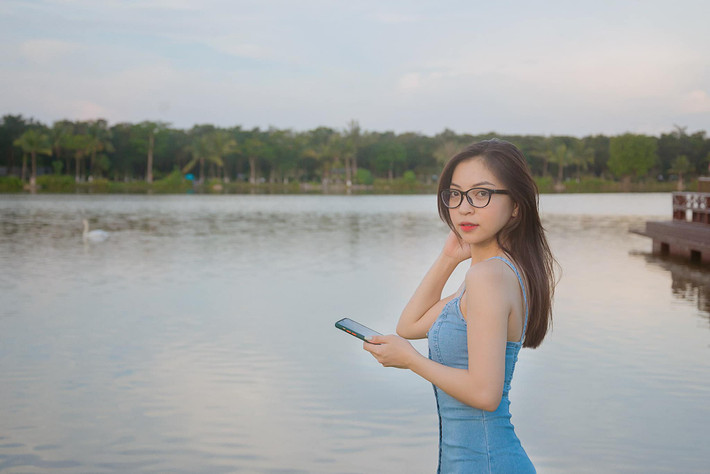 Dù không thể hiện rõ trong lời nói, nhưng nếu tinh ý quan sát kỹ trang cá nhân của Nhật Lê có thể thấy cô liên tục đăng status tâm trạng và tự động viên bản thân trong suốt thời gian qua.