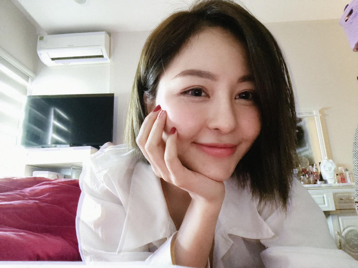 Cách đây vài hôn, Trâm Anh có phát ngôn cực sốc lên quan đến đàn ông trên mạng xã hội. Cô nàng viết: "Đàn ông đôi khi thật ngây ngô. Khi họ chinh phục được một cô gái họ nghĩ họ đạt được mục đích rồi và họ đi khoe chiến tích với cả thế giới. Nhưng họ không nghĩ rằng họ chính là con mồi".