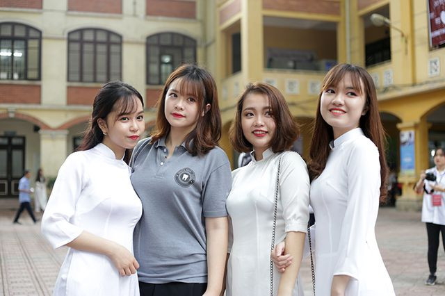 Dù xinh dịu dàng, e ấp hay tinh nghịch, cá tính, nữ sinh Phan Đình Phùng luôn biết cách tôn lên nét riêng của mình.