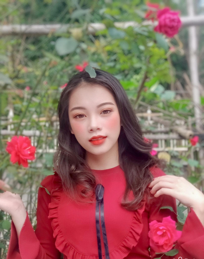 Bên cạnh việc học, nữ sinh Nghệ An còn thử sức trong lĩnh vực làm mẫu ảnh. Tuy nhiên, những lúc rảnh rỗi, cô mới nhận lời chụp mẫu bởi việc học vẫn luôn được ưu tiên hàng đầu.