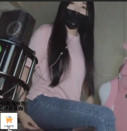 Sau màn lộ diện này, nhiều game thủ và người xem đã không khỏi bất ngờ. Phần lớn ý kiến đều cho rằng tại sao sở hữu một thân hình và nhan sắc như vậy nhưng Xiao Tuan lại giấu bấy lâu nay. Giải thích cho điều đó, Xiao Tuan thẳng thắn thừa nhận là do bản thân không muốn mọi người đánh giá khuôn mặt và giọng nói của cô đối lập nhau nên đã làm vậy.