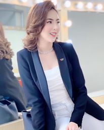 Bên cạnh đó, nhan sắc của Mai Ngọc cũng được khen ngợi hết lời là luôn chỉnh chu, xinh đẹp khi lên sóng truyền hình.