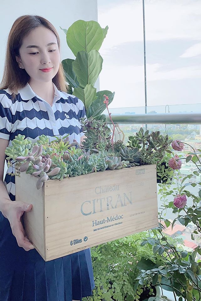 Nhiều người dự đoán số phụ kiện kia có giá lên tới vài trăm triệu bởi chúng đến từ những thương hiệu nổi tiếng như Chanel, Louis Vuitton,...