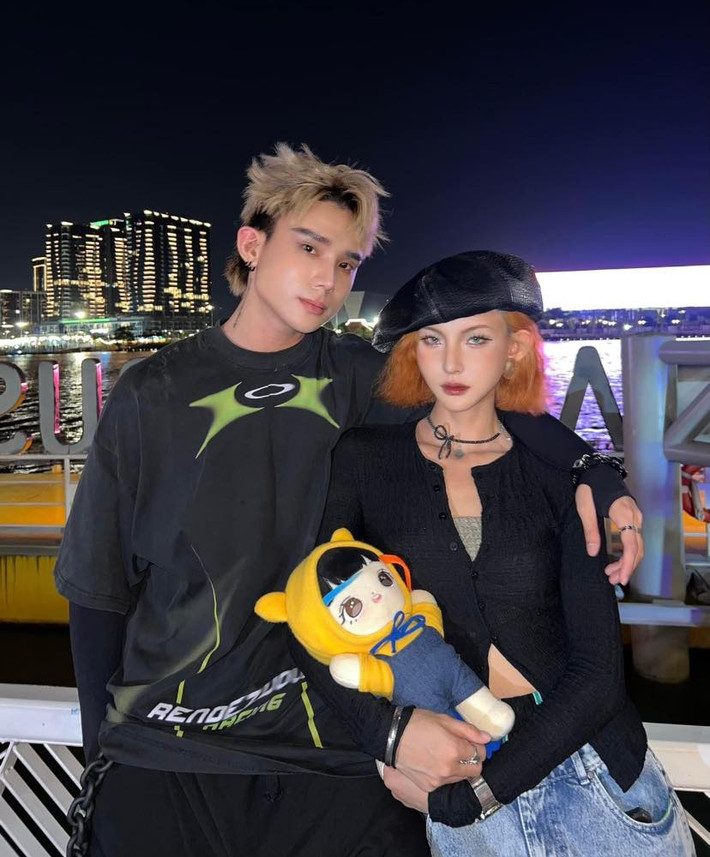 Ty Quang Lê là một makeup artist và có duyên hợp tác với Lâm Minh trong khoảng vài năm gần đây. Từ mối quan hệ công việc họ thành bạn bè, rồi thân thiết hơn và luôn hỗ trợ nhau trong cuộc sống.