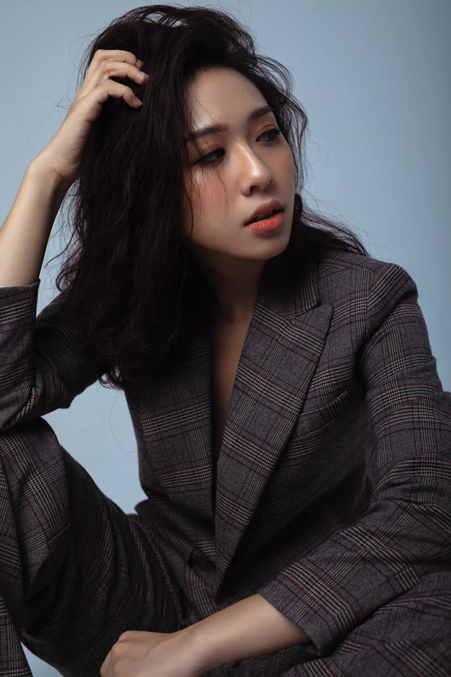 Thời gian gần đây, cô gái Hà Thành xinh đẹp bất ngờ đảm đương vị trí dẫn dắt tiểu mục “Nghĩ khác, Sống khác” của chương trình Chuyển Động 24h trên kênh VTV1, lên sóng vào ngày 19/4 vừa qua.
