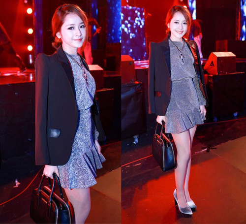 Chi Pu thường ưu ái những bộ váy nữ tính, thanh lịch mà vẫn giữ được nét trẻ trung khi tham gia sự kiện.