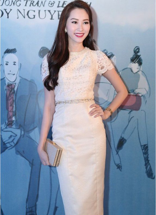 Hoa hậu Việt Nam 2012, Thu Thảo rất được lòng người hâm mộ khi liên tục ghi điểm bằng những bộ cánh kín đáo nhưng vẫn hút mắt.