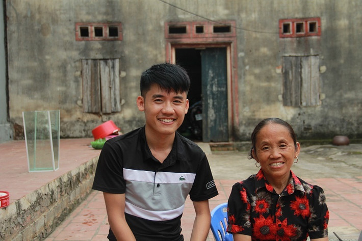Được biết, Hưng Vlog hiện đang sở hữu kênh Youtube lên tới hơn 2,7 triệu người đăng ký và mang về "thu nhập khủng" mỗi tháng.