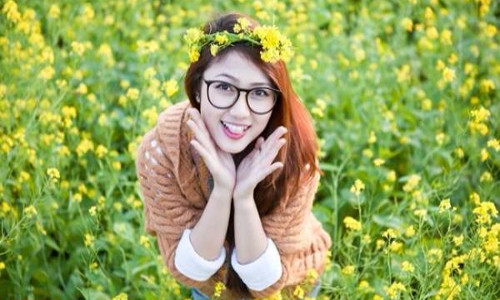 Với tài năng của mình, Trang đã có một khoản thu nhập khá lớn - khoảng nửa tỷ đồng từ những bộ sưu tập thời trang.