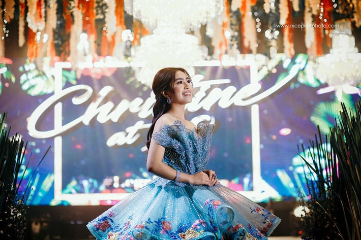 Christine Lim, một rich kid Châu Á thứ thiệt đã biến ước mơ của bao cô gái thành hiện thực khi hoá thân thành công chúa trong bữa tiệc của chính mình.