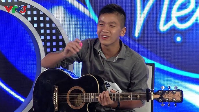 Những người quan tâm đến Vietnam Idol hẳn còn nhớ anh chàng Nguyễn Duy Quang, từng khiến ca sĩ Thu Minh hết lời khen ngợi vì phong cách cool ngầu, vừa đàn vừa hát bài Em không quay về.