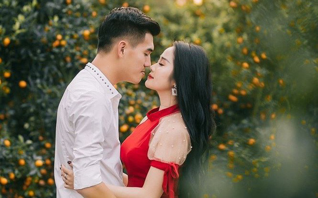 Vậy là sau 2 tháng chia tay, trong khi Tiến Linh vẫn khẳng định anh độc thân thì Ngọc Quyên đã vội vàng lên xe hoa.