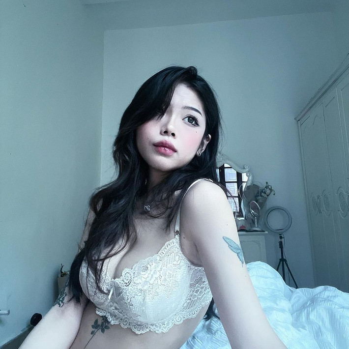 Những bức ảnh của cô nàng up lên đều thu hút rất nhiều sự quan tâm của cánh mày râu.