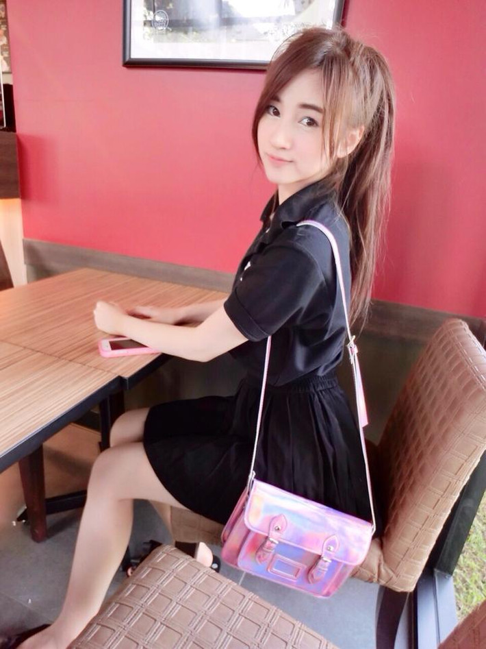 Là một hot girl Thái Lan nổi tiếng, trang cá nhân của Peaw Napasorn thu hút tới 60 ngàn lượt theo dõi.