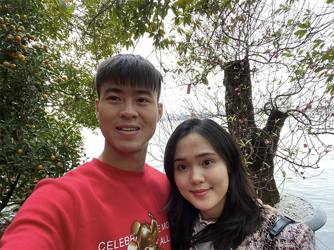 Suốt thời gian yêu nhau, cặp đôi không ngần ngại chia sẻ khoảnh khắc hạnh phúc và dành cho đối phương những lời có cánh trên mạng xã hội.