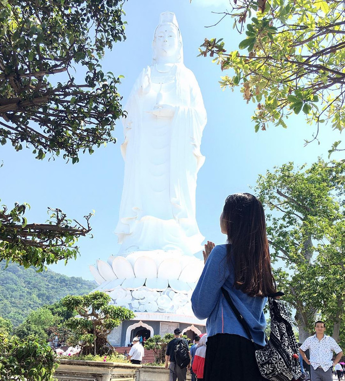 Bức tượng Phật Bà Quan Thế Âm thường xuyên xuất hiện trong các bức ảnh sống ảo trên mạng xã hội.